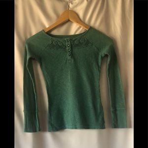 Green long sleeve shirt with four buttons 💚